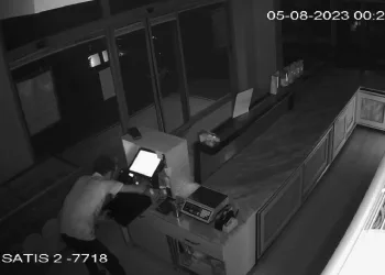 Hırsız saniye saniye görüntülendi