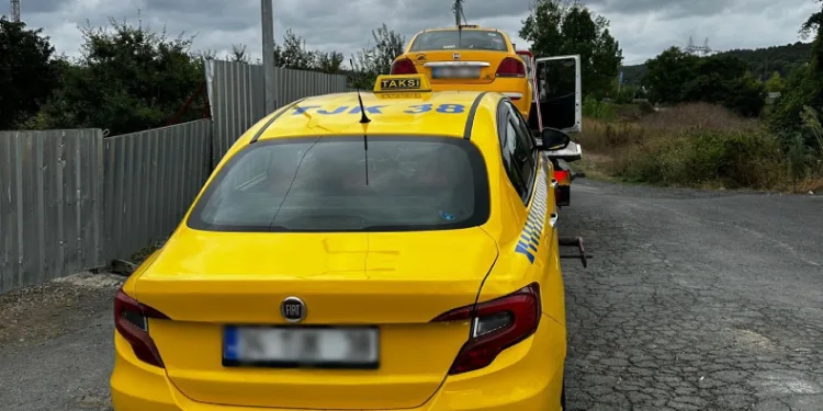 Turist avına çıkan taksiciler yakalandı