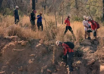 Mahsur kalan turistleri AKUT kurtardı