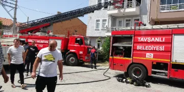 Tavşanlı’da 3 katlı evde yangın