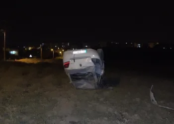 Otomobil takla attı