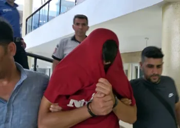 Gümüşçüyü soydu, komşu gümüşçüde yakalandı