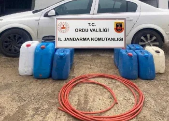 İş makinesinden mazot çekti