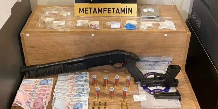Narkotikten 2 farklı uyuşturucu operasyonu