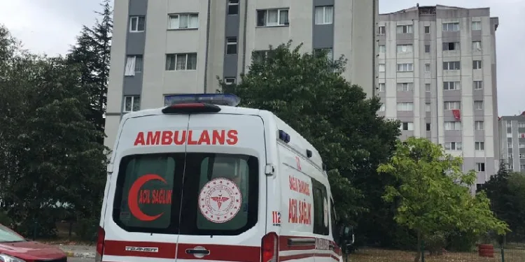 Kız arkadaşını süpürgenin kablosuyla öldürdü