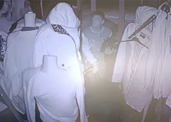 Keyifli hırsızlar yakayı ele verdiler