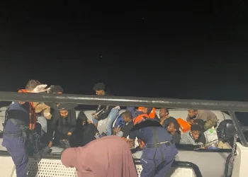 Ayvalık’ta 18 göçmen yakalandı
