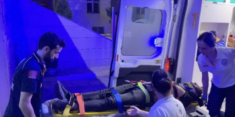 Kaçak göçmenleri taşıyan araç kaza yaptı