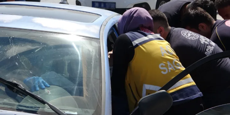 Sıkışan sürücünün feryadı yürekleri dağladı