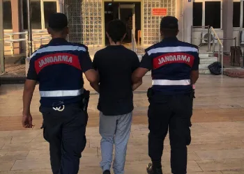 Aranan şahıslar jandarmadan kaçamadı