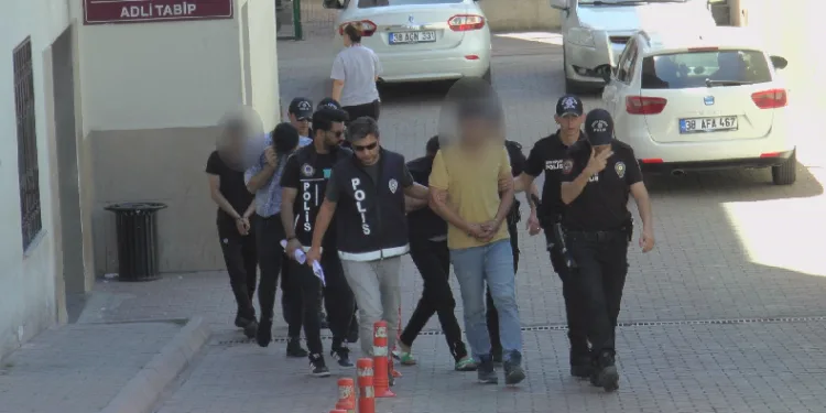 Zehir tacirleri adliyeye sevk edildi