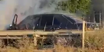 D-100’de otomobil alev aldı