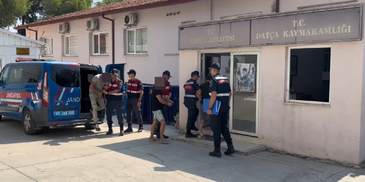 Datça’da göçmen kaçakçılığı operasyonu