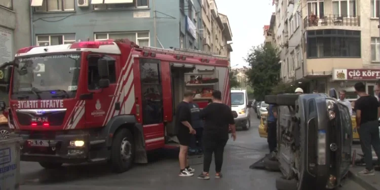 Kadıköy’de iki araç çarpıştı