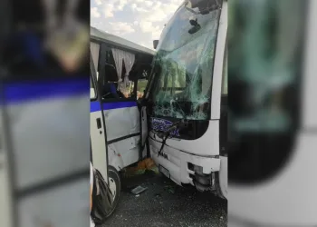 Manisa’da otobüs ile minibüs çarpıştı