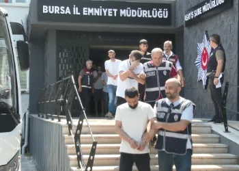 Bursa’da aranan şahıslara şafak operasyonu