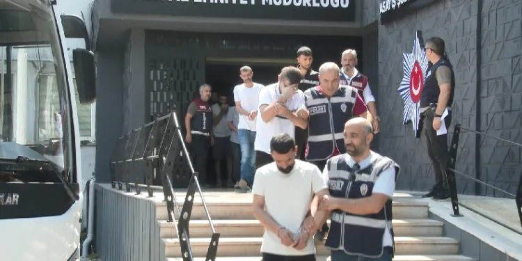 Bursa’da aranan şahıslara şafak operasyonu