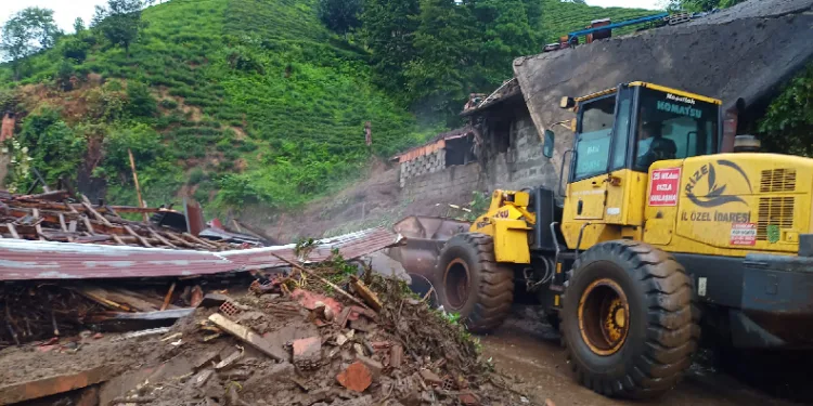 8 ev tedbir amaçlı boşaltıldı
