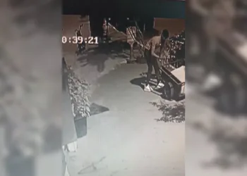 Gözüne kestirdiği motosiklet römorkunu çaldı
