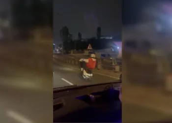 Motosikletli trafik magandaları kamerada