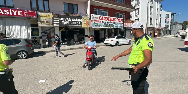 Ters şeride girdiler, cezayı yediler