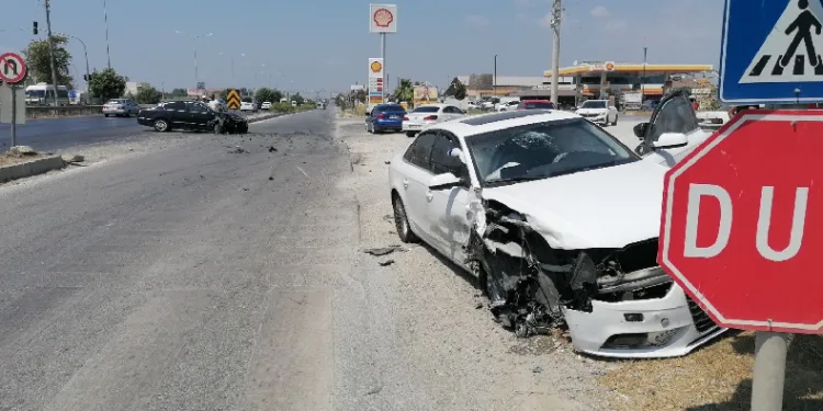 Otomobillerin hurdaya döndüğü kaza