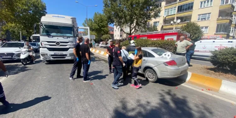 Lüleburgaz’da tır ile otomobil çarpıştı