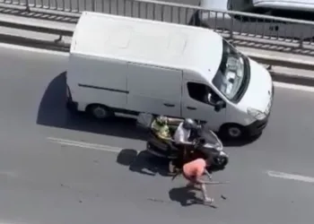 Mercedes alamayınca kendi arabasını yaptı
