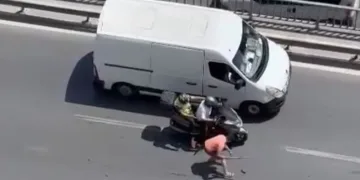 Mercedes alamayınca kendi arabasını yaptı