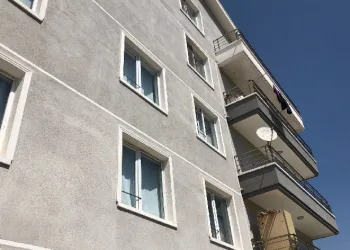 Pencereden düşen çocuk hayatını kaybetti