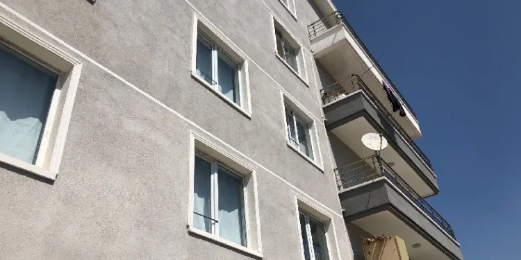 Pencereden düşen çocuk hayatını kaybetti