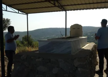 Sadece bebek ve çocuk kabirleri var
