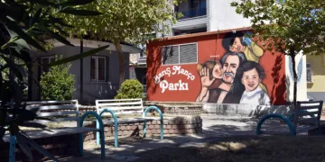 Gelenleri Barış Manço karşılıyor
