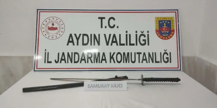 Üzerinde samuray kılıcı ele geçirildi