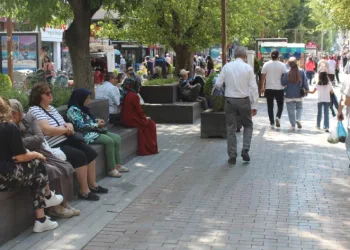 Kimisi sıcağı kimisi soğuktan korunuyor
