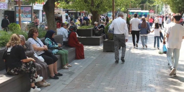 Kimisi sıcağı kimisi soğuktan korunuyor