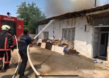 Evde çıkan yangın korkuttu