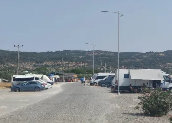 Assos’ta karavanlar tepkilere neden oldu