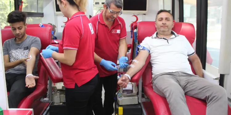Hayat kurtarmak için kan verdiler