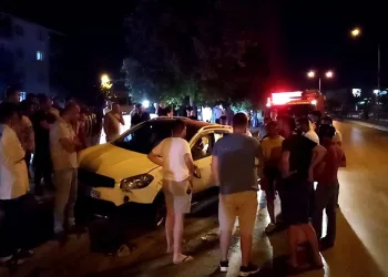 Bursa’da otomobil ile cip çarpıştı