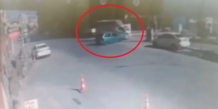Yolu ortalamayınca kafa kafaya çarpıştılar