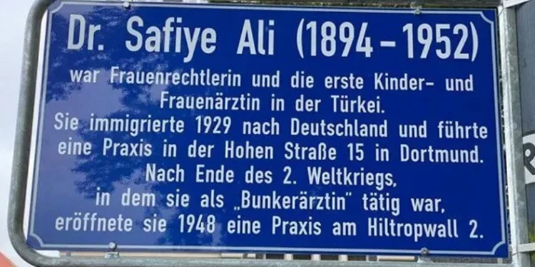 O sokağa Safiye Ali’nin adı verildi