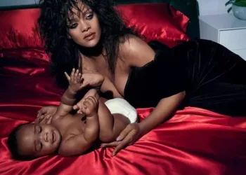 Rihanna ikinci kez anne oldu