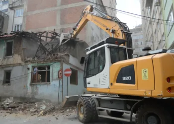 Osmangazi’de metruk bina temizliği