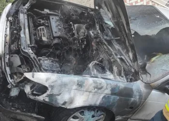 Yanan araç demir yığınına döndü
