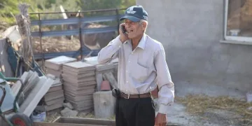 Alev köylere geldi, o koyunlarından ayrılmadı