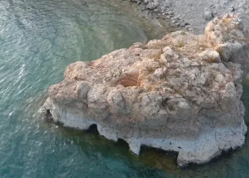 Kaya mezar ve odalar gün yüzüne çıktı