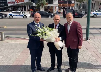 Bursa Valisi Demirtaş törenle karşılandı