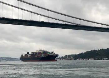 Tahıl gemisi İstanbul Boğazı’na girdi