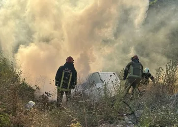 Bursa’da şarampole uçan minibüs alev alev yandı